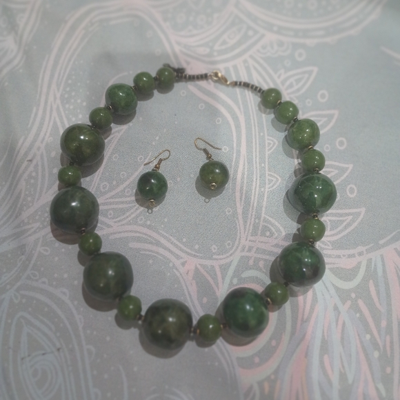 Elegant Green NephriteNecklace and Earring Set